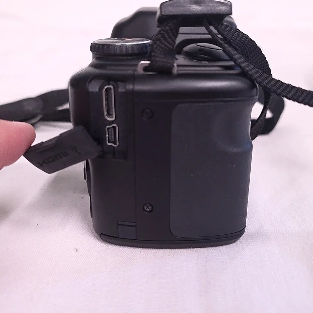 Fujifilm FinePix S8630 Digital Camera Black 36x Zoom 16MP HD Video Bundle Works